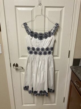 EUC Antonio Melani size 0 cotton summer frock.  White with navy blue details.